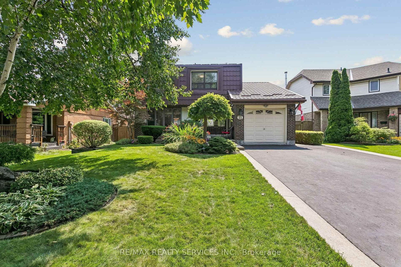 11 Longbourne Crescent • Brampton, ON photo 1