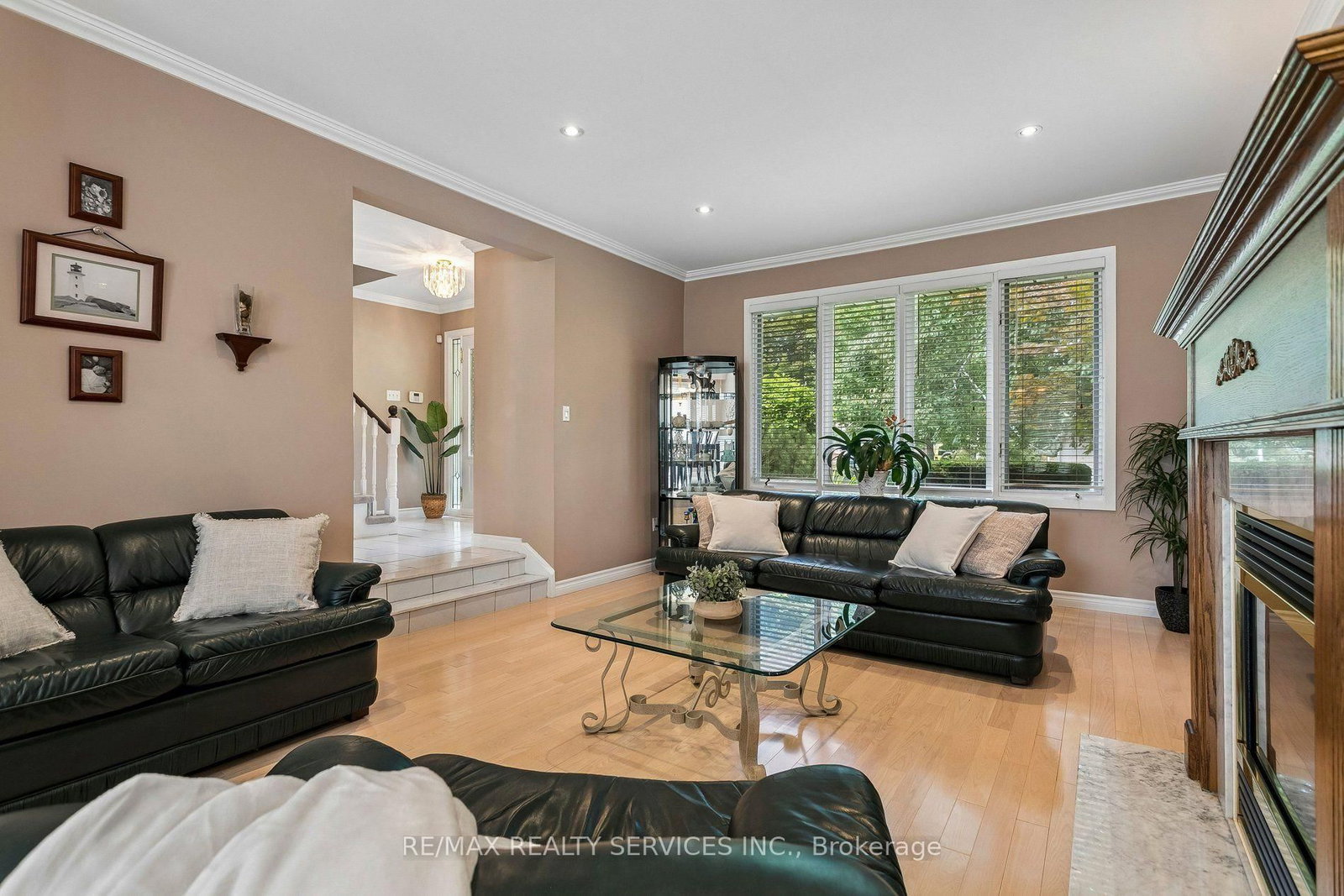 11 Longbourne Crescent • Brampton, ON photo 10