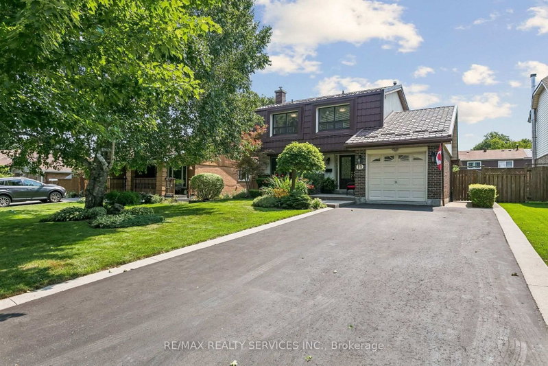 11 Longbourne Crescent