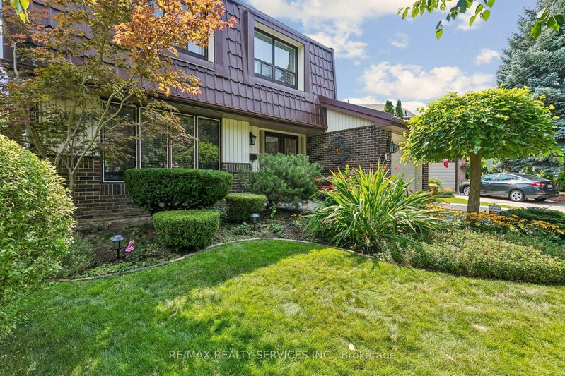 11 Longbourne Crescent