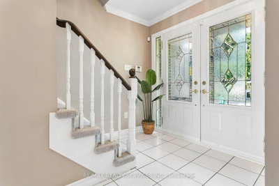 11 Longbourne Crescent • Brampton, ON photo 5
