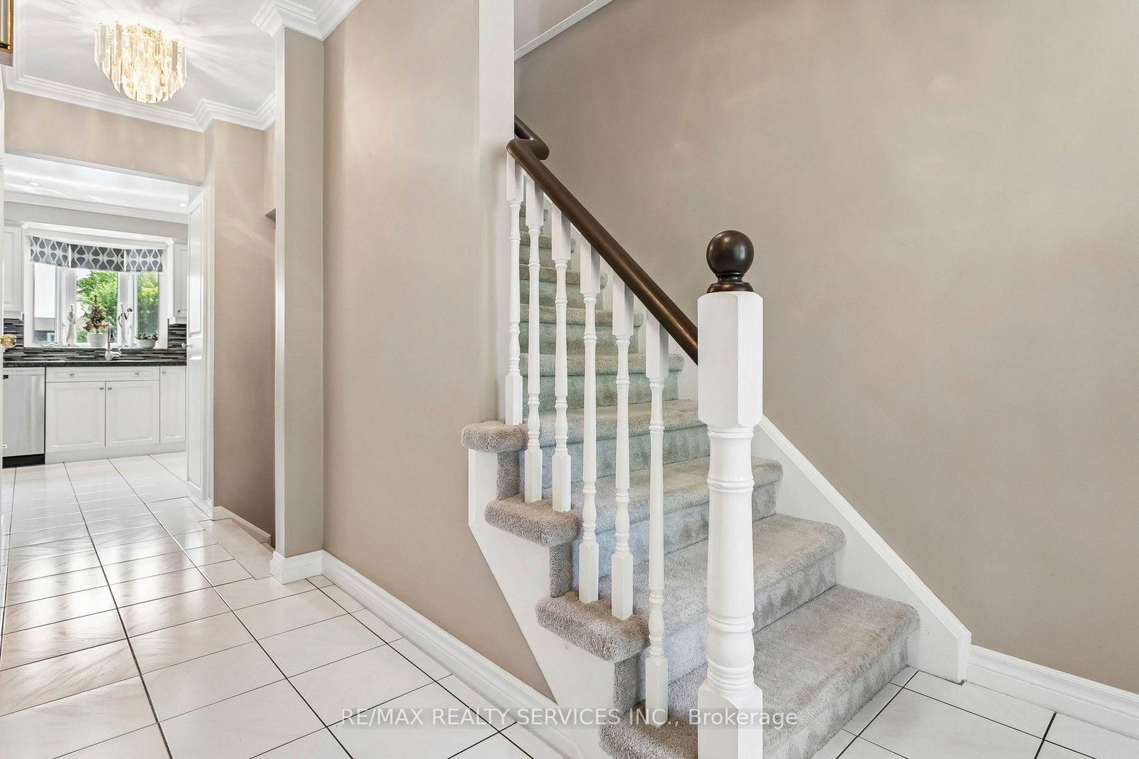 11 Longbourne Crescent • Brampton, ON photo 6