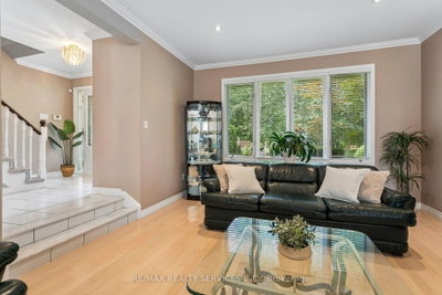 11 Longbourne Crescent • Brampton, ON photo 7