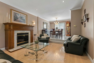 11 Longbourne Crescent • Brampton, ON photo 8