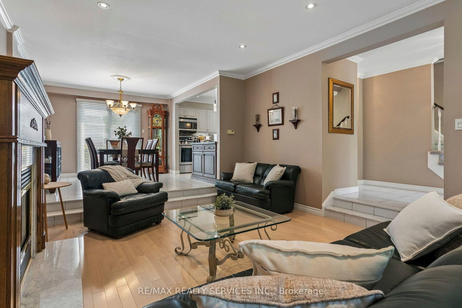 11 Longbourne Crescent • Brampton, ON photo 9