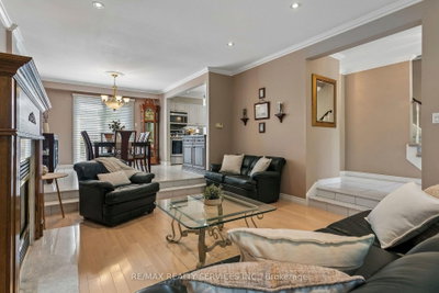 11 Longbourne Crescent • Brampton, ON photo 9
