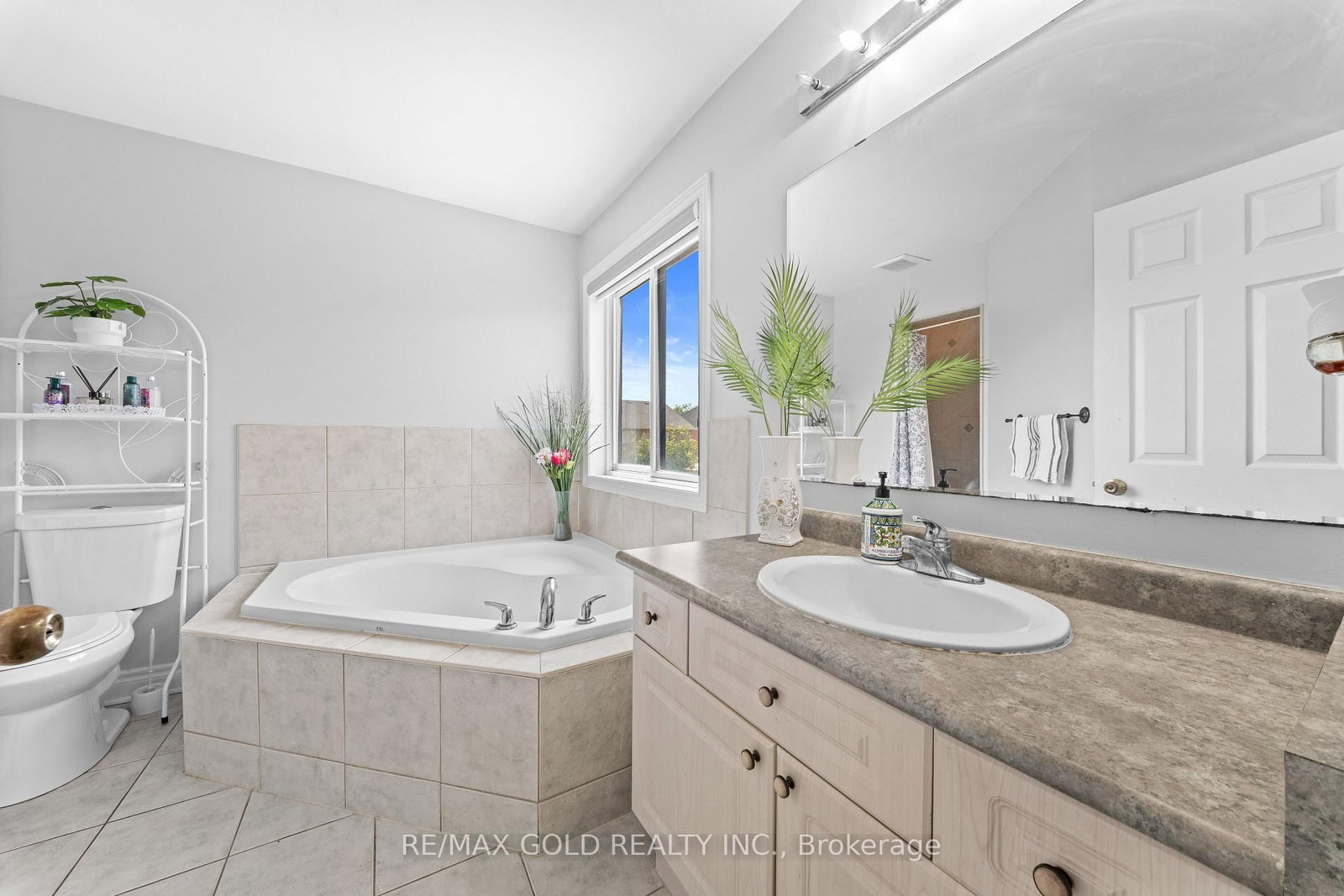 8 Bayridge Drive • Brampton, ON photo 17