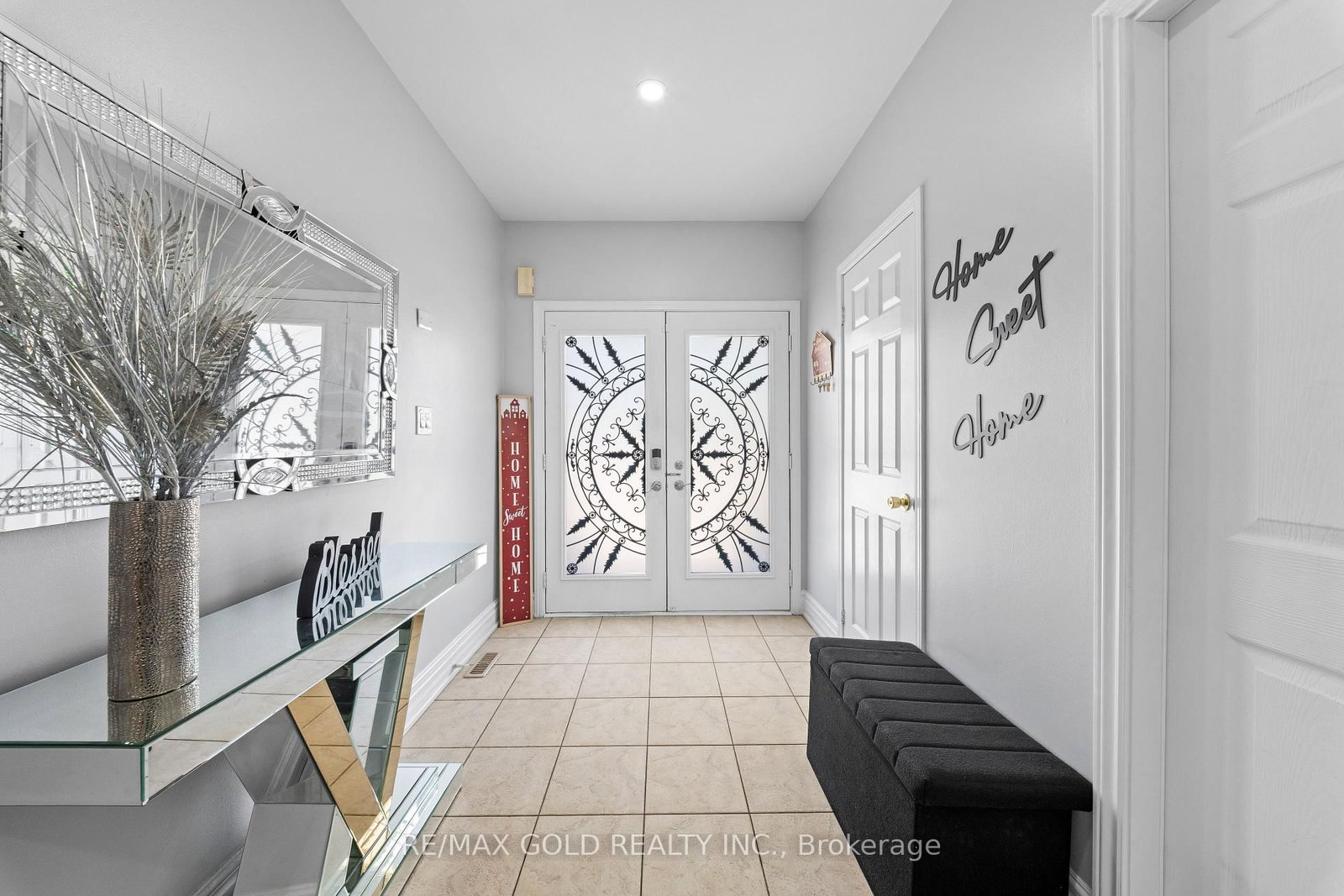 8 Bayridge Drive • Brampton, ON photo 2