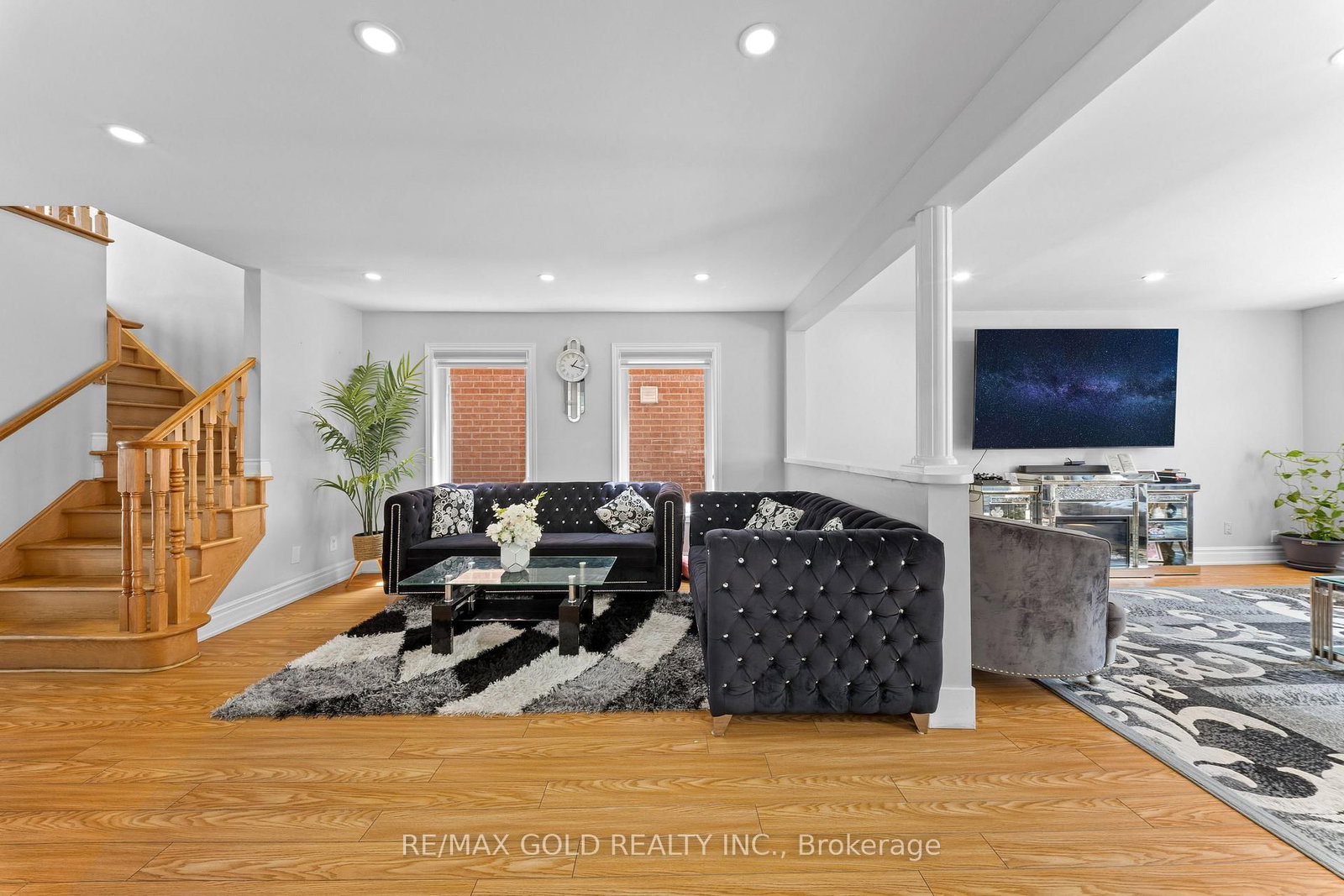 8 Bayridge Drive • Brampton, ON photo 4