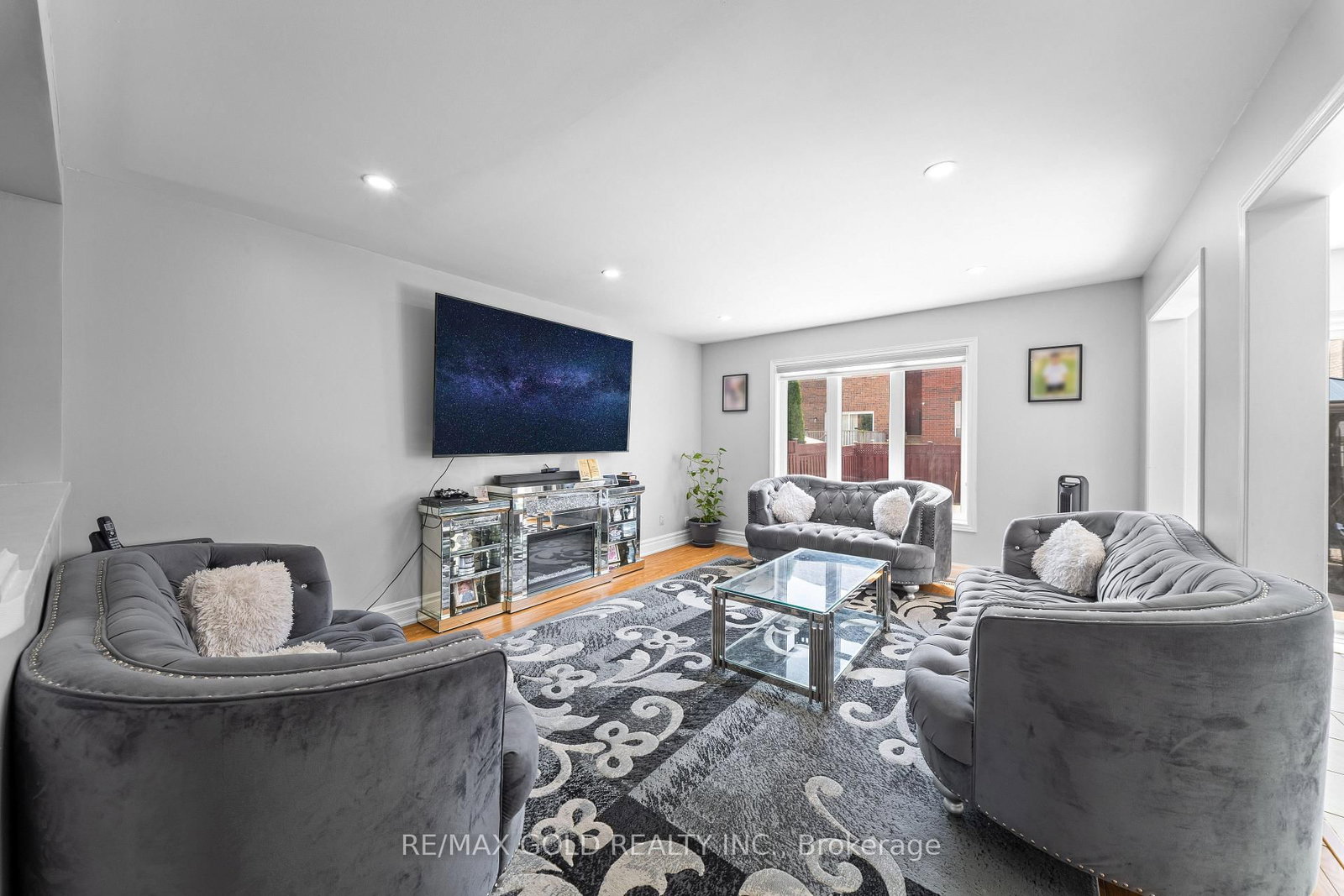 8 Bayridge Drive • Brampton, ON photo 5