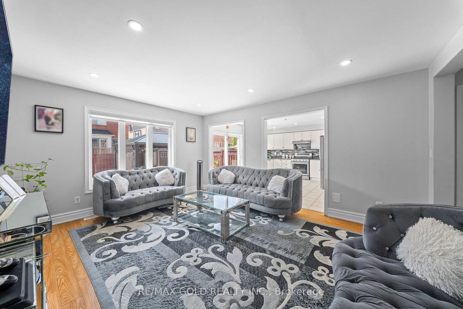 8 Bayridge Drive • Brampton, ON photo 6