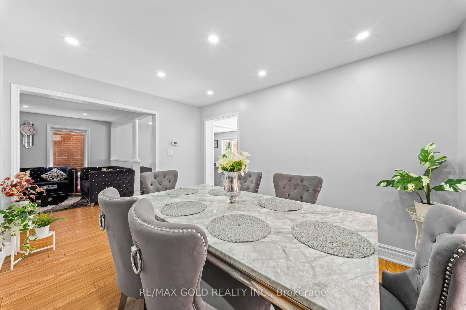 8 Bayridge Drive • Brampton, ON photo 9