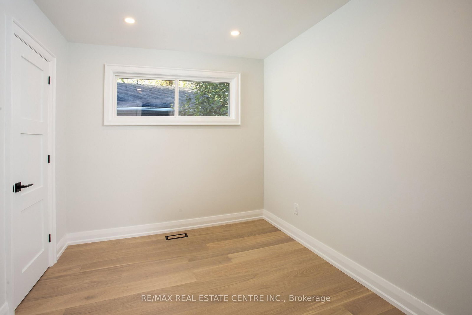 446 Willis Drive • Oakville, ON photo 19