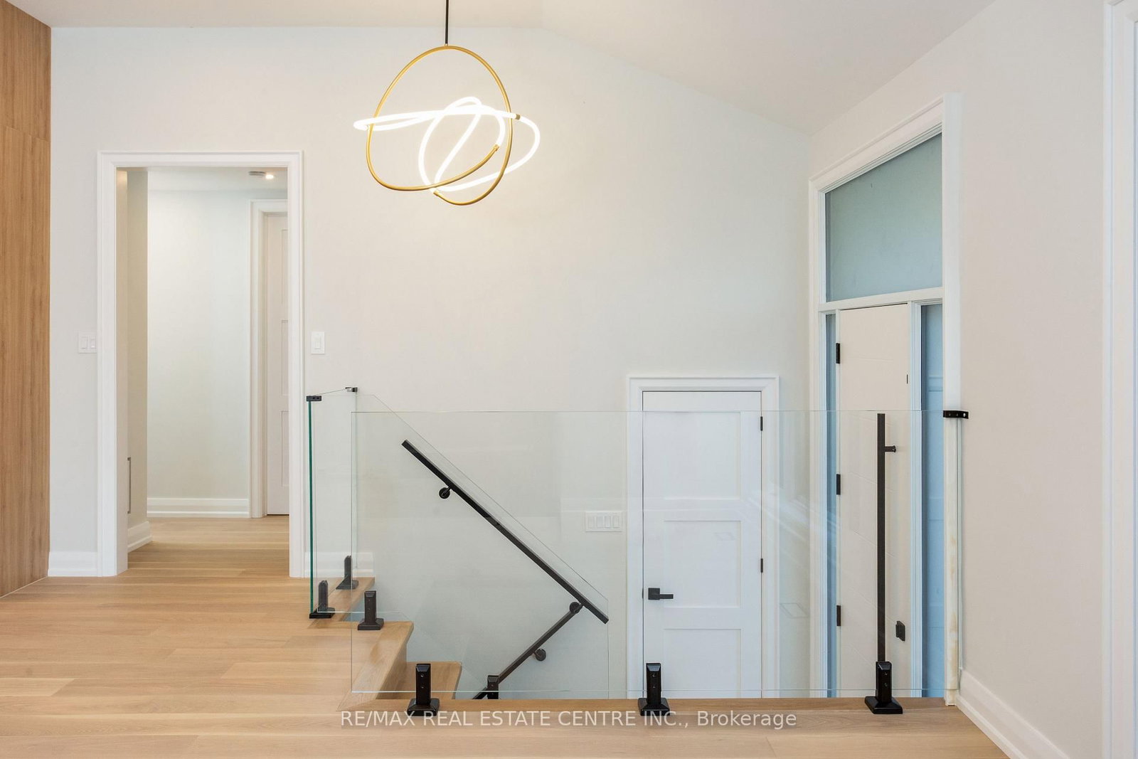 446 Willis Drive • Oakville, ON photo 3