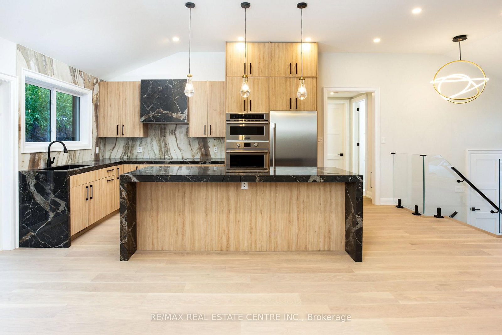 446 Willis Drive • Oakville, ON photo 6