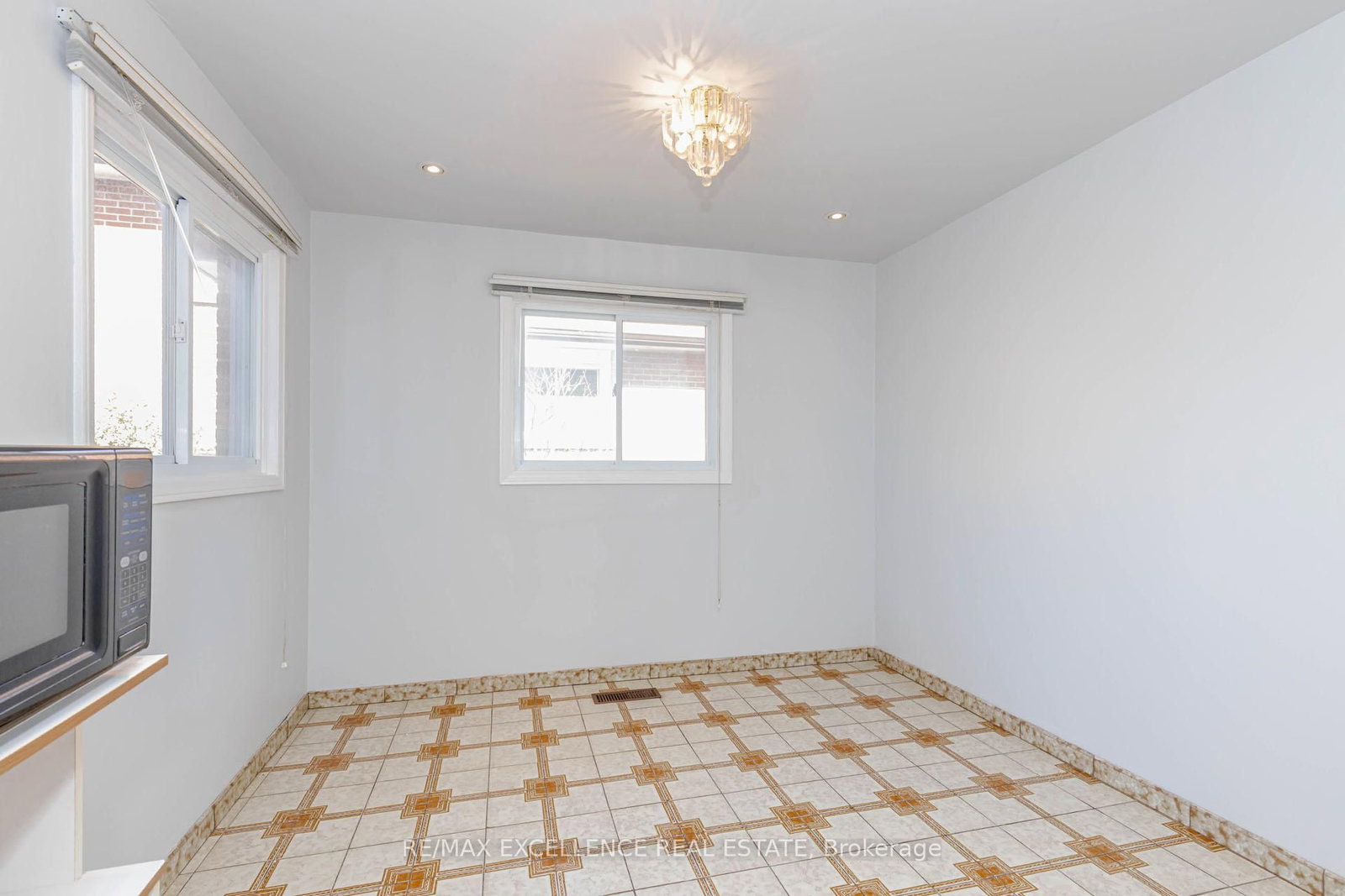 15 Maidstone Crescent • Brampton, ON photo 10