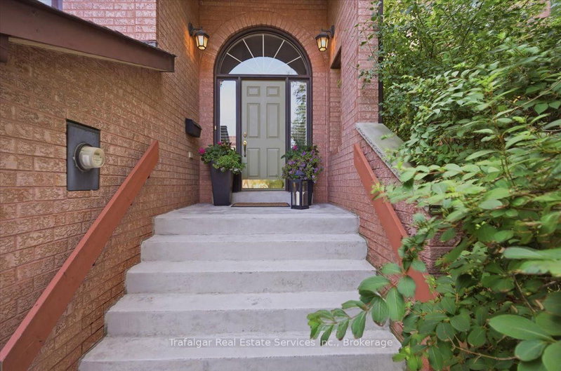 17 - 1100 Queens Avenue