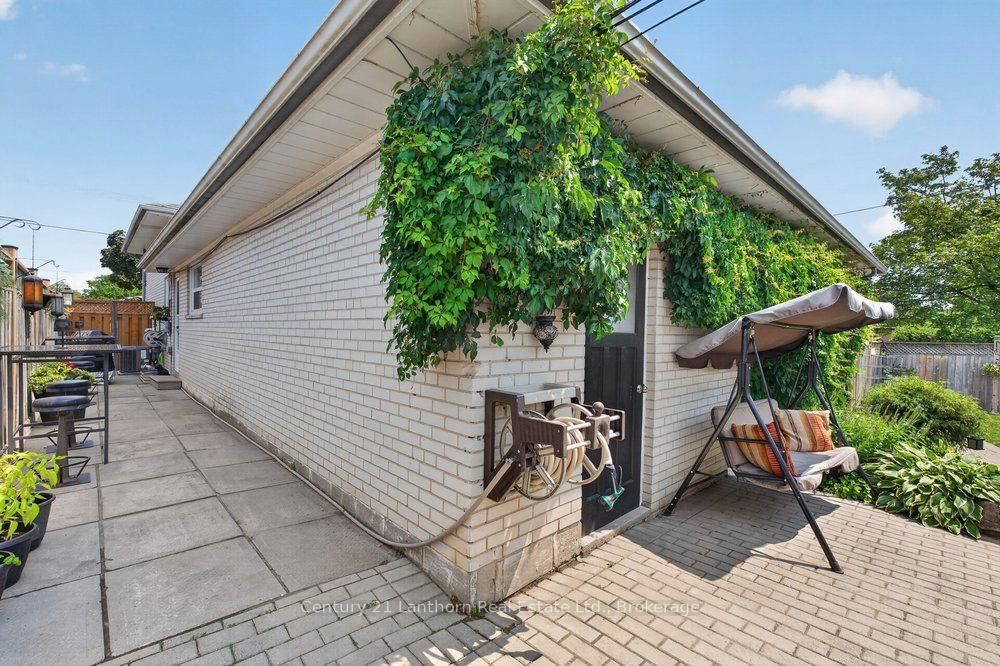 333 Jeffcoat Drive • Toronto, ON photo 46