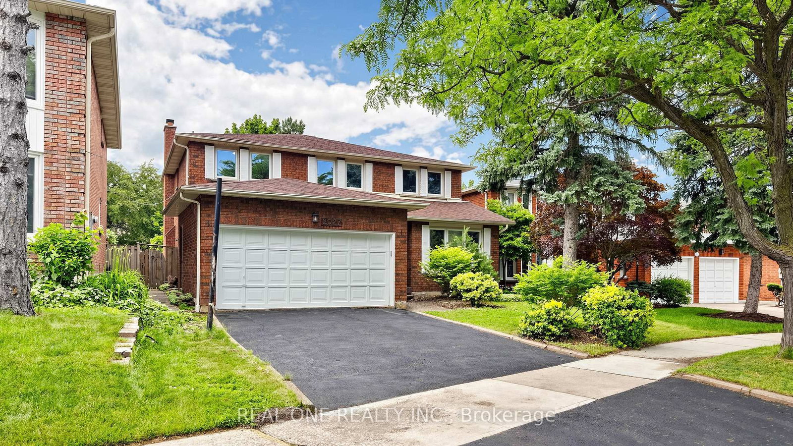 2027 Roy Ivor Crescent • Mississauga, ON photo 1