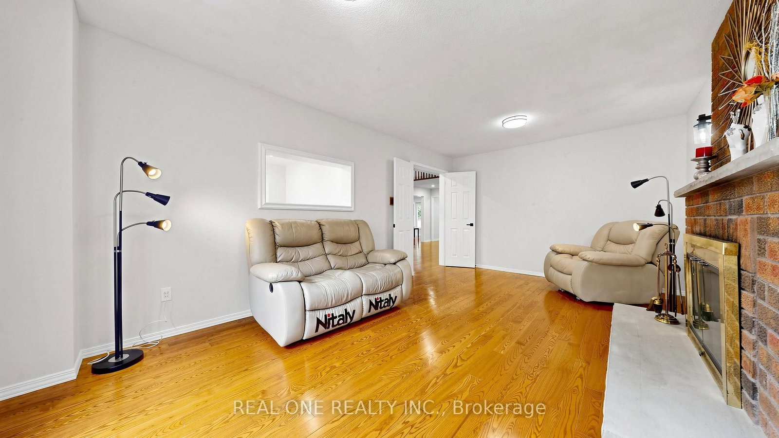 2027 Roy Ivor Crescent • Mississauga, ON photo 12
