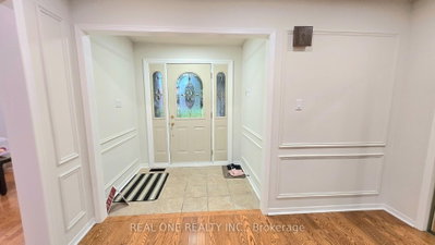 2027 Roy Ivor Crescent • Mississauga, ON photo 3