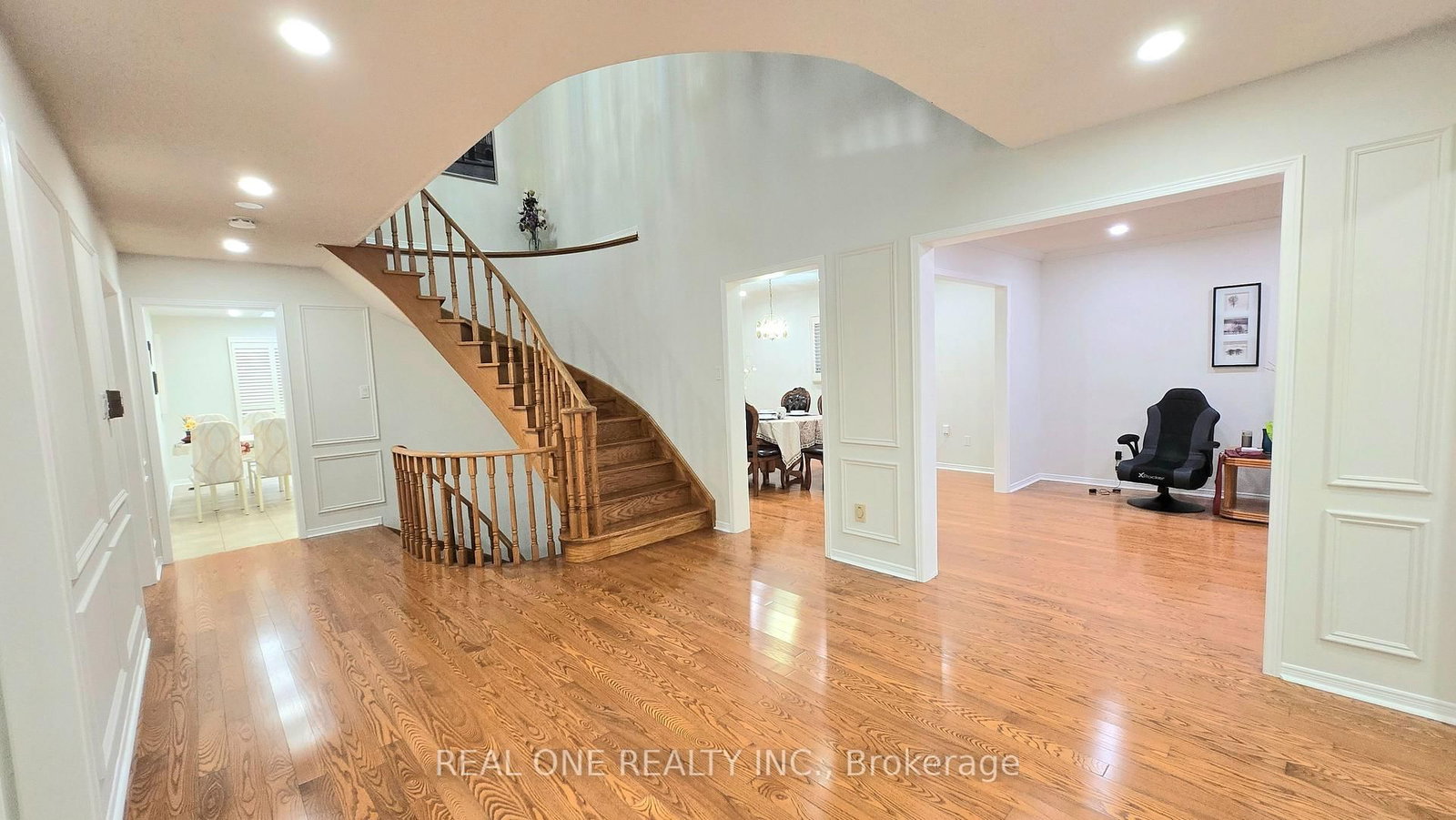 2027 Roy Ivor Crescent • Mississauga, ON photo 5