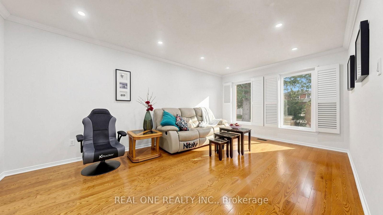 2027 Roy Ivor Crescent • Mississauga, ON photo 8