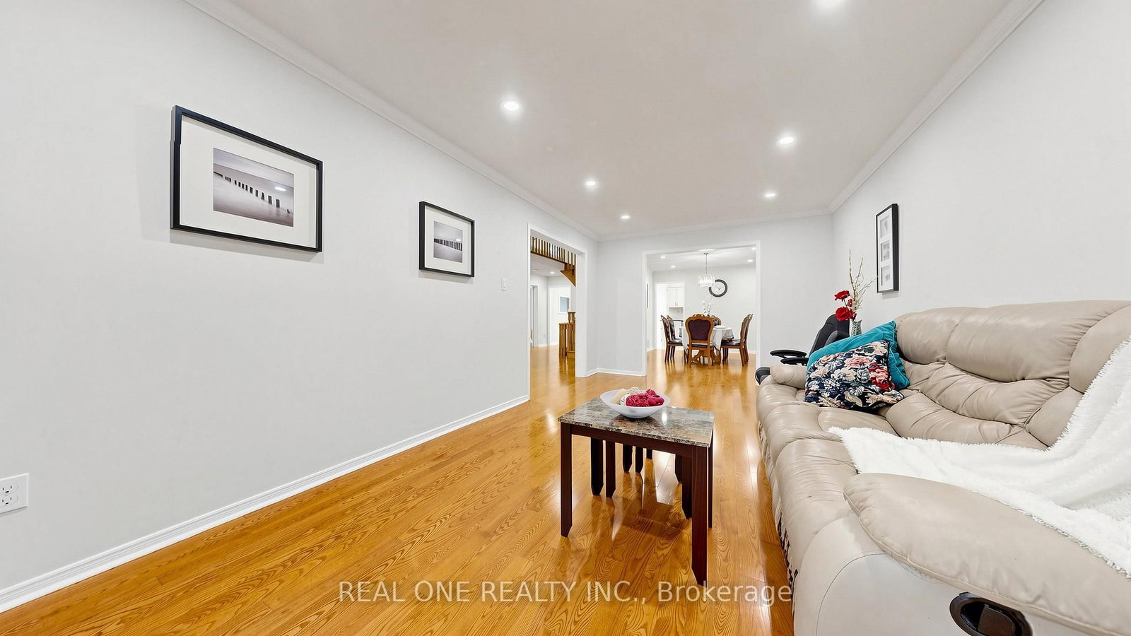 2027 Roy Ivor Crescent • Mississauga, ON photo 9