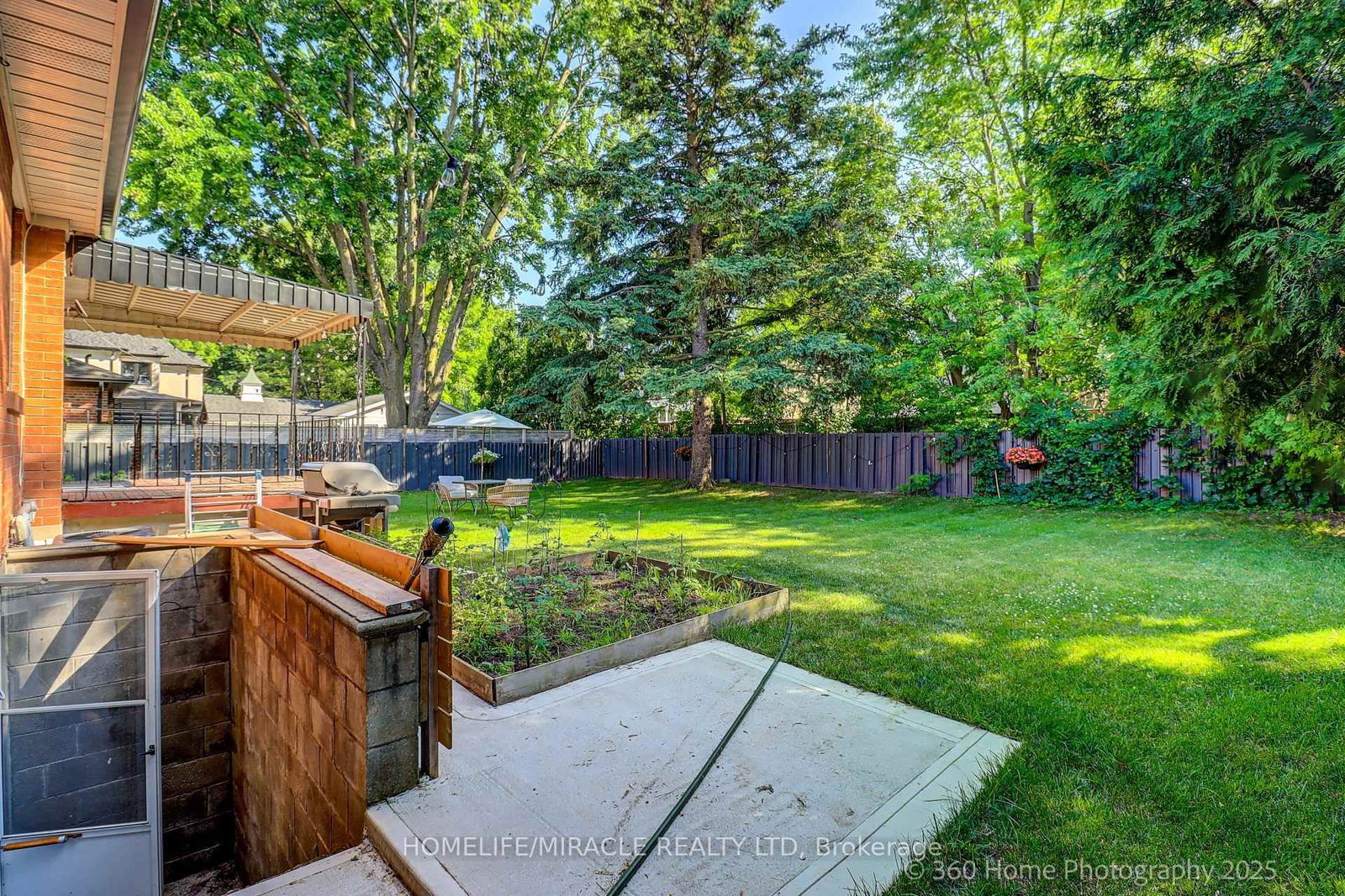 568 Weir Avenue • Oakville, ON photo 22