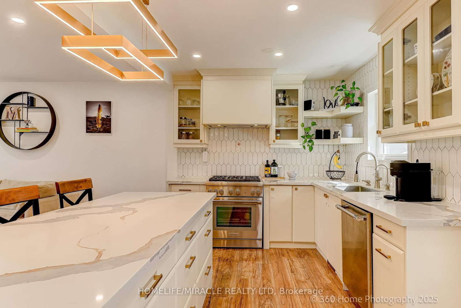568 Weir Avenue • Oakville, ON photo 8