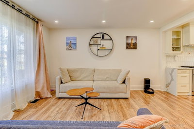 568 Weir Avenue • Oakville, ON photo 9