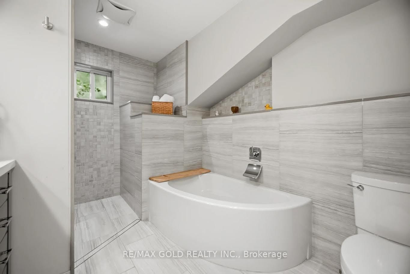 2395 Stillmeadow Mississauga,ON L5B 2A8 — Photo 36