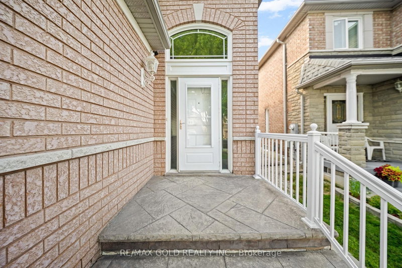21 Pacific Wind Crescent