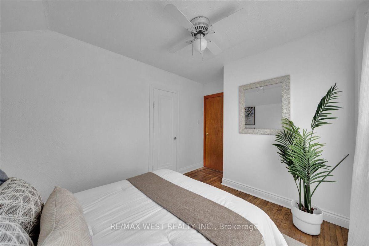 73 Seventeenth Street • Toronto, ON photo 16