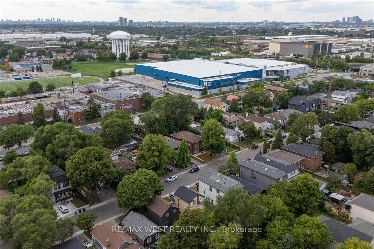 73 Seventeenth Street • Toronto, ON photo 32