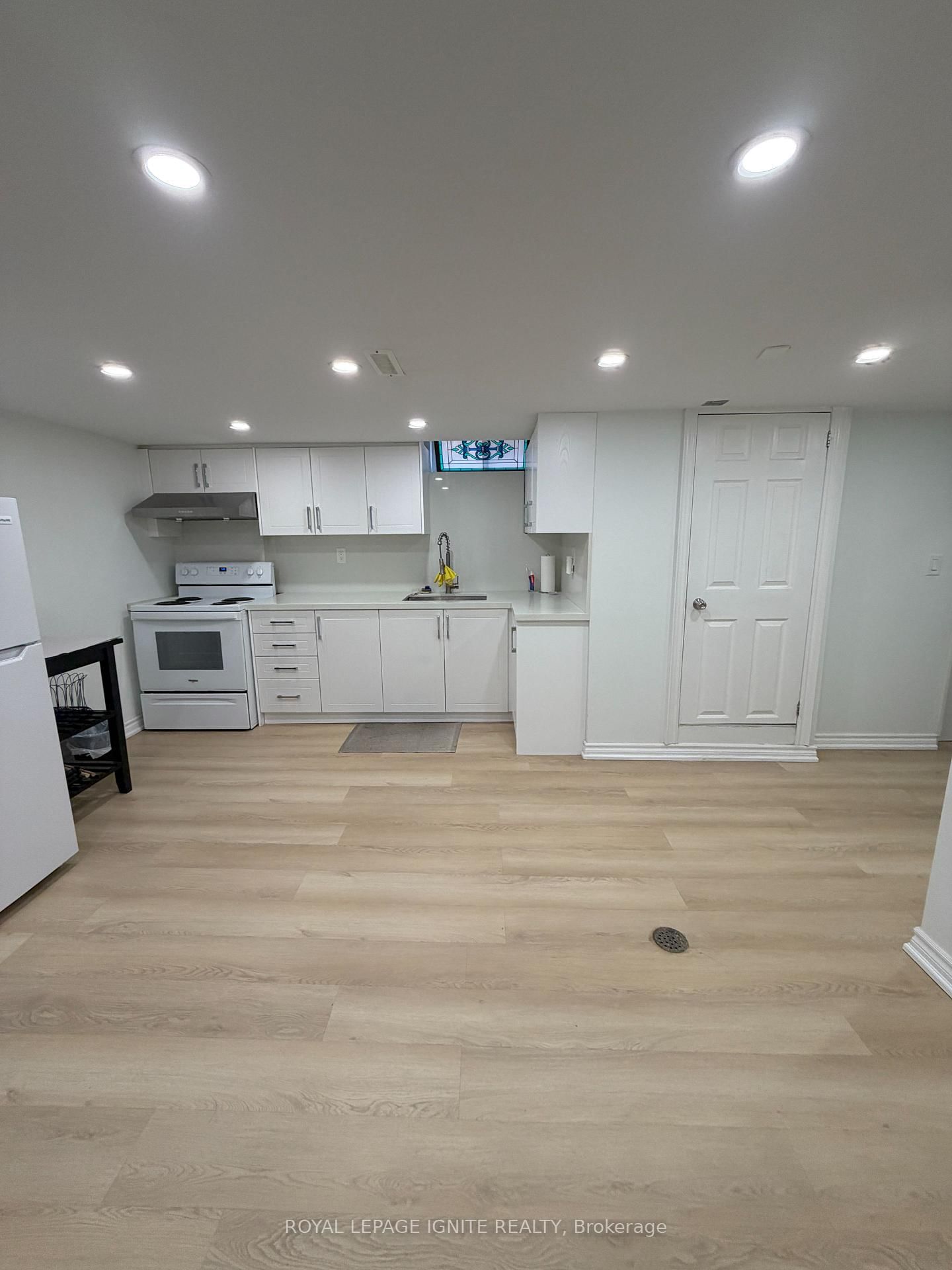 Bsmt - 21A Lambton Avenue, Toronto 4