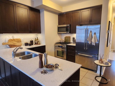53 Hogan Manor Drive • Brampton, ON photo 4