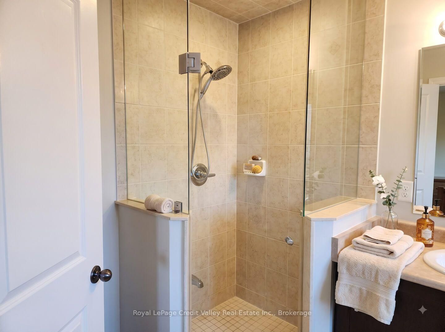 53 Hogan Manor Drive • Brampton, ON photo 6