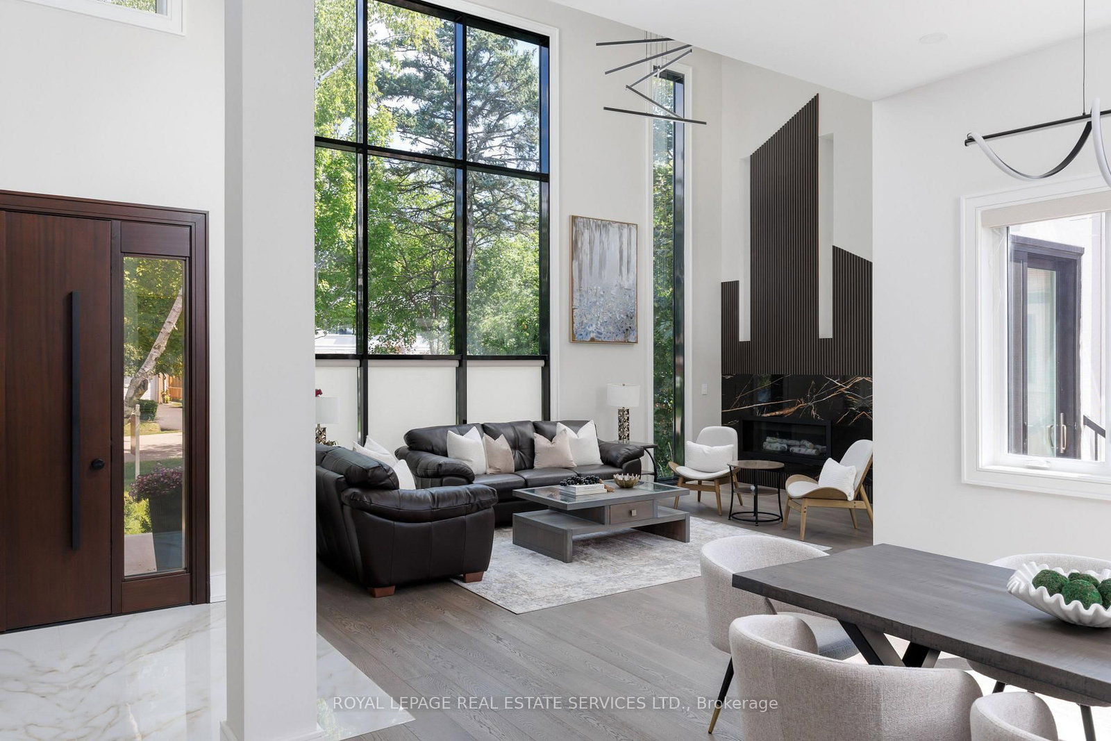 564 Stonecliffe Road • Oakville, ON photo 3