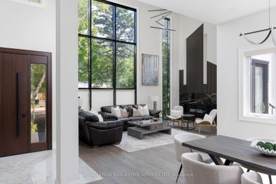 564 Stonecliffe Road • Oakville, ON photo 3