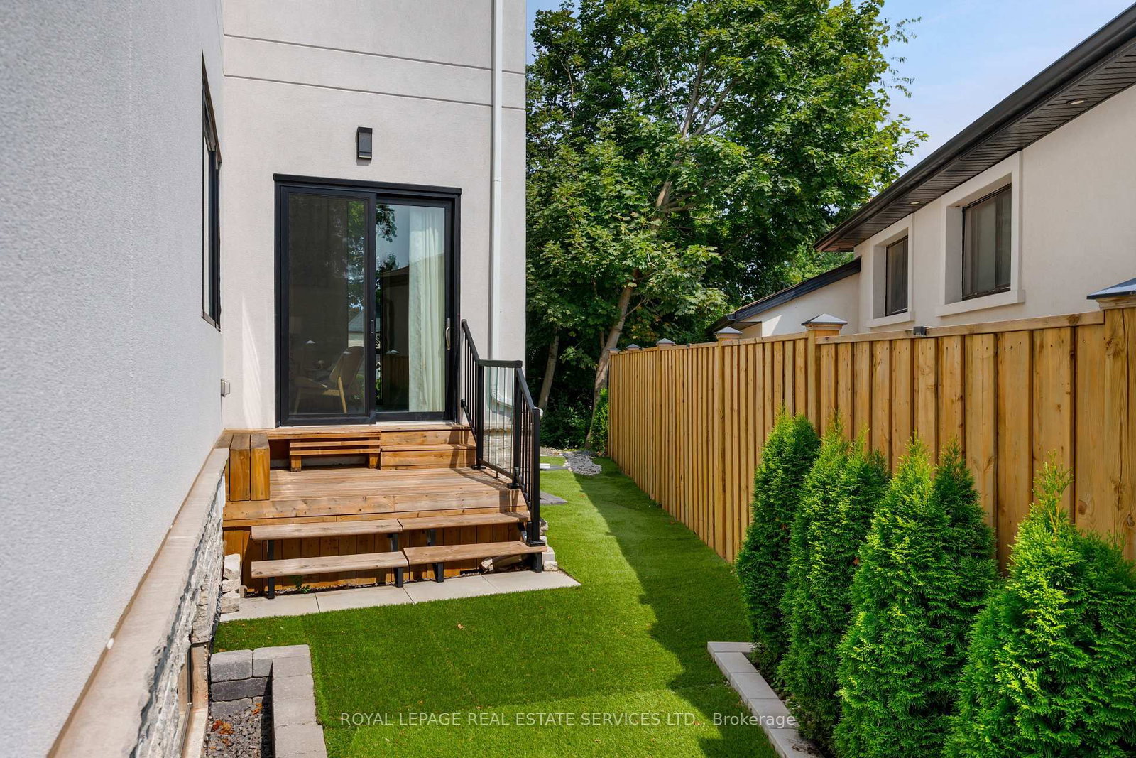564 Stonecliffe Road • Oakville, ON photo 37