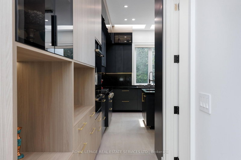 564 Stonecliffe Oakville,ON L6L 4N9 — Photo 8
