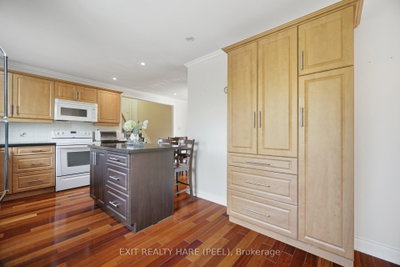 30 Thorsby Court • Brampton, ON photo 8