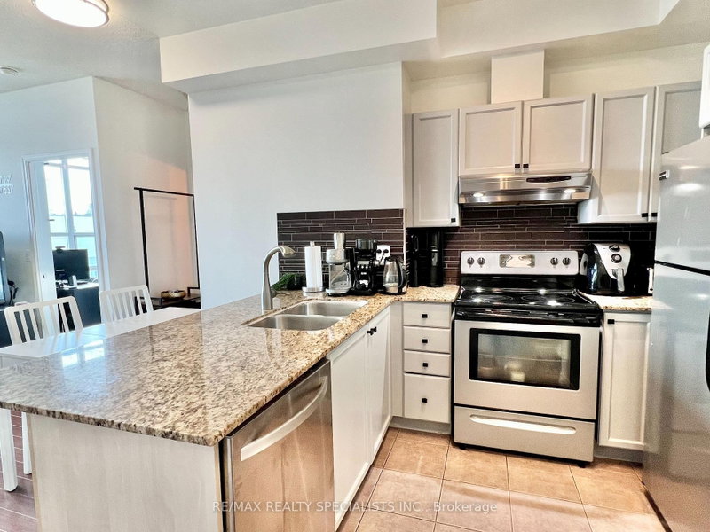 2505 - 33 Elm Drive W