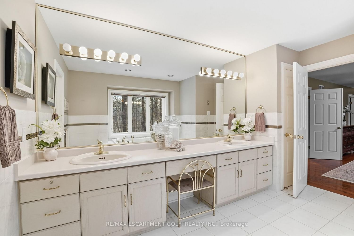 1121 Forestvale Drive • Burlington, ON photo 19