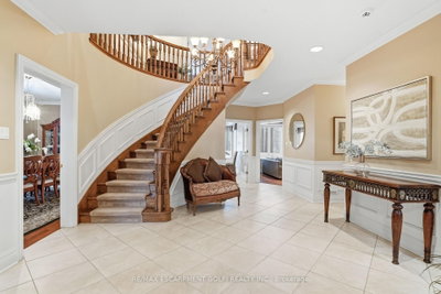 1121 Forestvale Drive • Burlington, ON photo 4