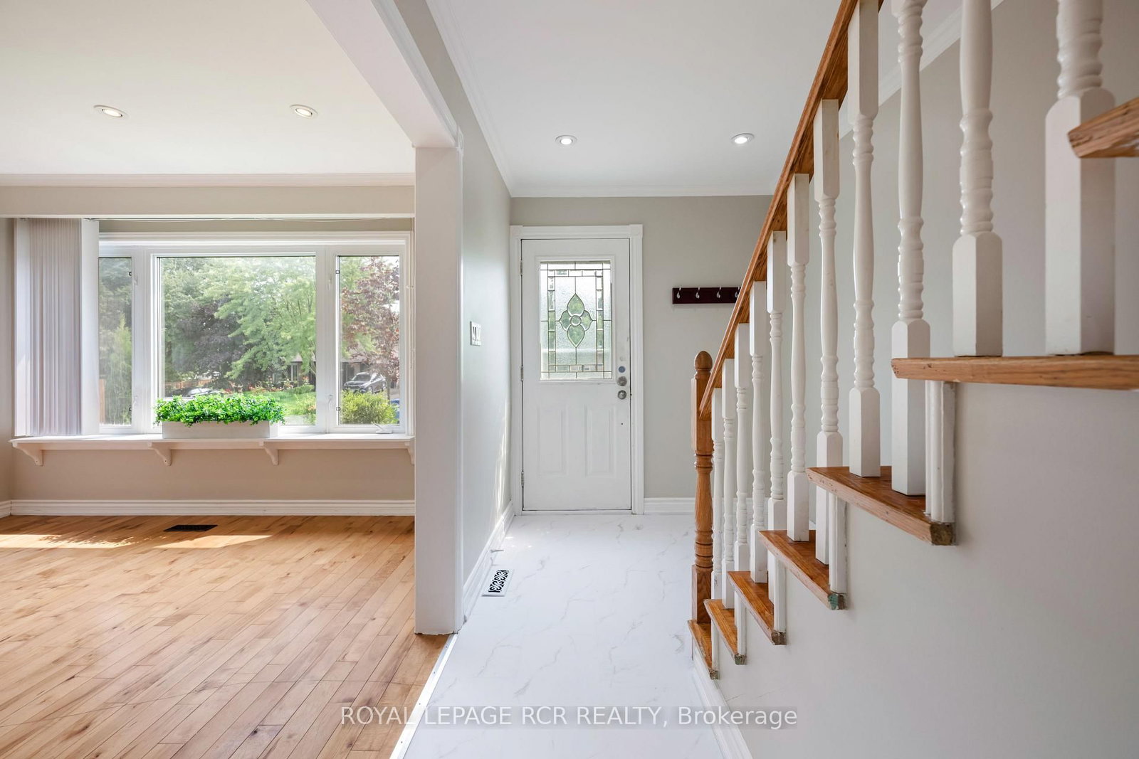 19 Oxford Street • Orangeville, ON photo 3