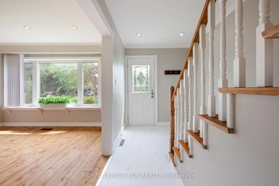 19 Oxford Street • Orangeville, ON photo 3