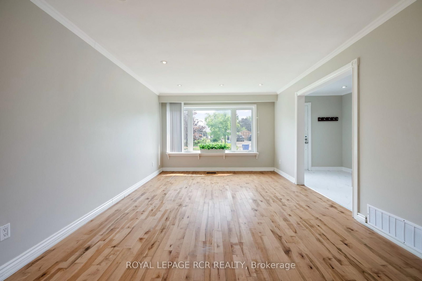 19 Oxford Street • Orangeville, ON photo 5