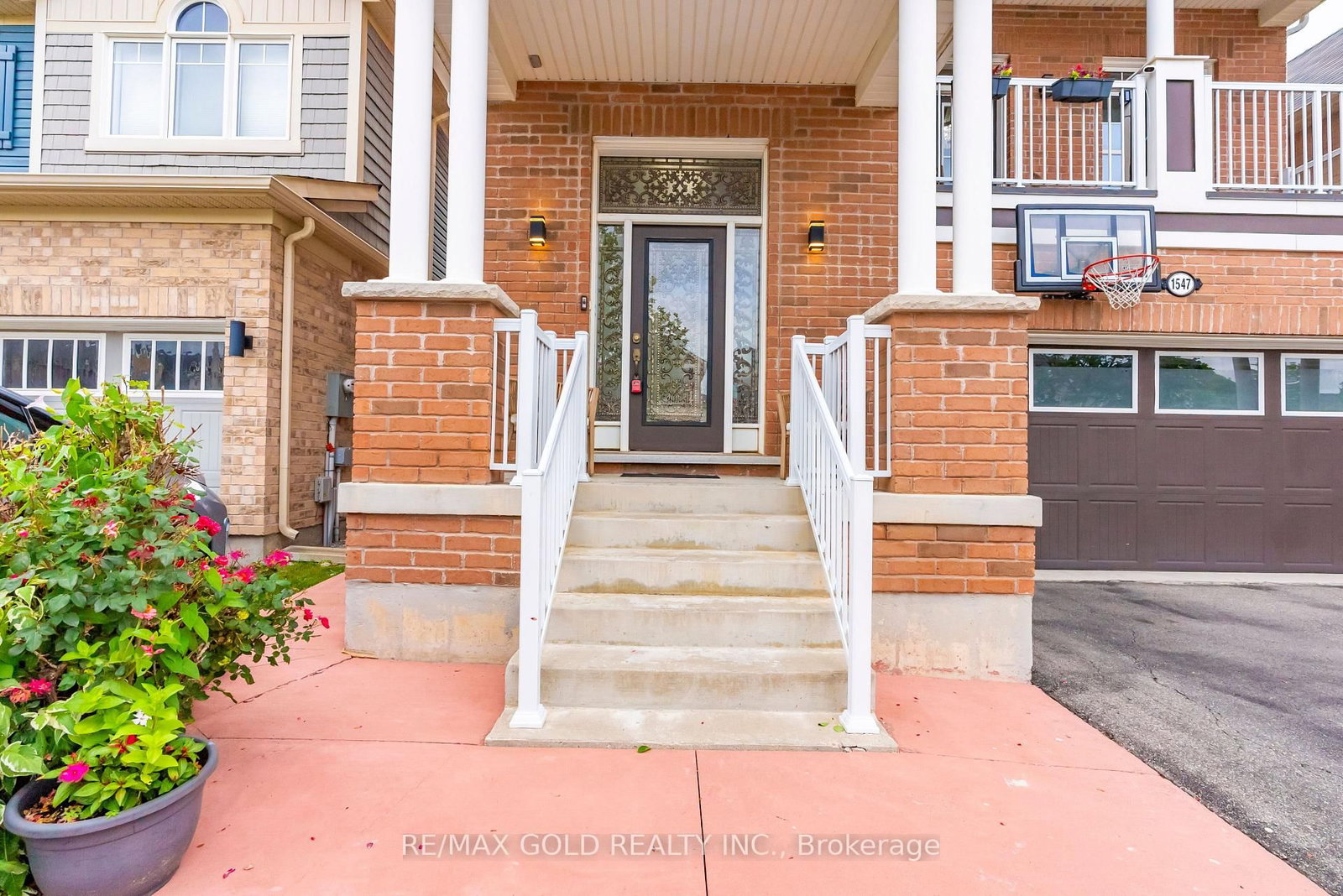 1547 Farmstead Drive • Milton, ON photo 3